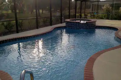 Image de Grande villa de 4 chambres avec piscine et bain Ă remous