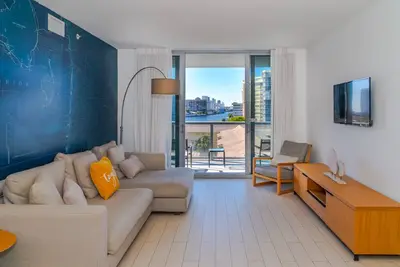 Luxueux Condo 2 chambres avec vue sur la voie navigable Intracoastal