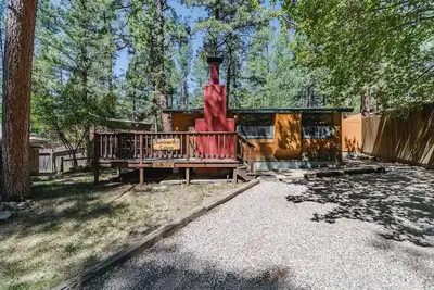 Image de Snuggle Inn: Studio confortable avec bain à remous privé!