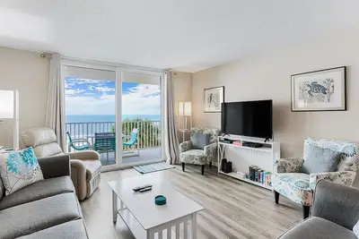 Image de ~ Avantages gratuits inclus! ~ ** Magnifique Condo Gulf Front sur Indian Shores ** Sand Castle Ii # 405