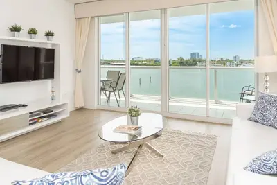 Image de Economisez Jusqu'A 20%: G. Bay Standard 4 | 2 chambres 2 salles de bain, vue sur l'Intracoastal Incroyable!