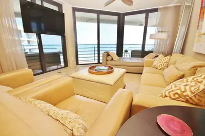 Image de Unité de luxe avec vue sur le balcon et la chambre principale