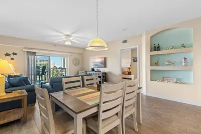 Image de Condo récemment rénové avec mises à niveau étonnantes