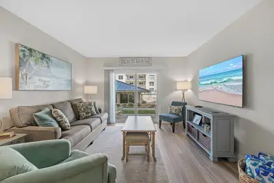 Image de Récemment rénové Condo rez de chaussée près de la plage et la piscine