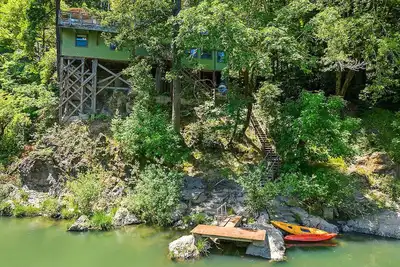 Image de The Rhondavous - Détendez-vous sur la rivière, vues incroyables, plages, chiens bienvenus!