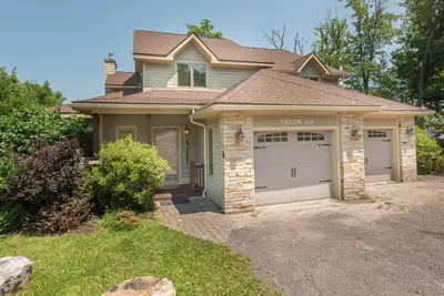 Image de Dream On - Lakeh Townhome avec bain à remous extérieur