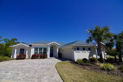 Image de Ne manquez pas la chance de rester dans cette belle maison unifamiliale classée or avec deux suites principales!