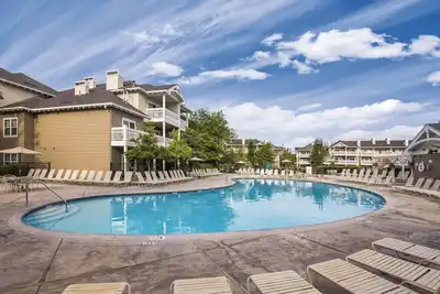 Image de Windsor, Californie: Sonoma 2 Bedroom Condo w \/ Cheminée, Resort Piscine, Spa, WiFi & More!
