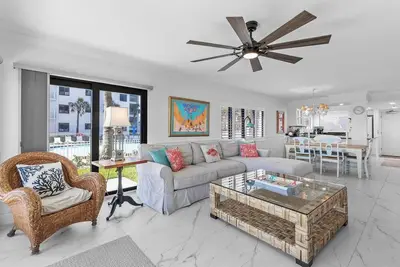 Image de La plage est votre arrière-cour dans ce magnifique condo face à l'océan Direct-rez de chaussée