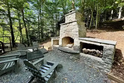Image de Log Cabin Riverfront haut de gamme, bain à remous, Animaux acceptés, Tv à écran plat. Wifi, jeu de palets, Animaux admis, Chenil pour animaux de compagnie