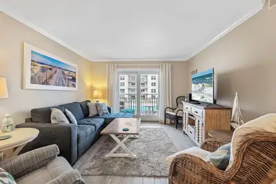 Image de Superbe condo de plage moderne avec une vue incroyable et un emplacement idéal