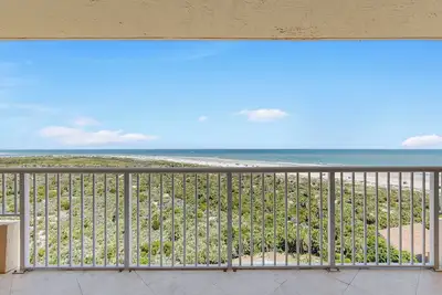 Image de Unité de bord de mer directe magnifiquement décorée avec accès facile à la plage