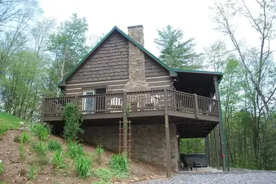 Image de Fisherman's Paradise-Log Cabin on Helton Creek, bain Ă remous, table de billard, foyer, Wifi