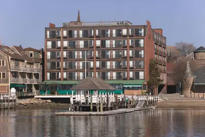 Image de Newport Harbor, Rhode Island: 1br w \/ Cuisine et une connexion Wi-Fi, Près activité