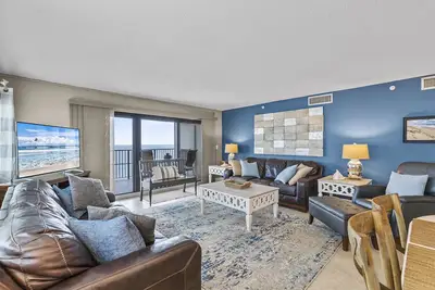 Image de Direct Oceanfront Condo avec une vue incroyable sur la plage
