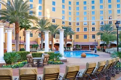 Image de Las Vegas, Nv: 2br w / WiFi, piscine, théâtre, navette gratuite, 1 Mi. De Vegas Strip