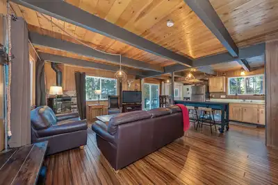 Image de Une Cruz Dans Les Bois: 3br \/ 2ba Plus Loft Dans Les Ressorts Du Lac Bleu Avec Le Foosball, Marchez Sur Les Sentiers De RANDONNÉE