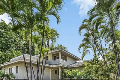 Image de Central A / C Double Master Suite Accueil dans la communauté exclusive Ali'i Point!