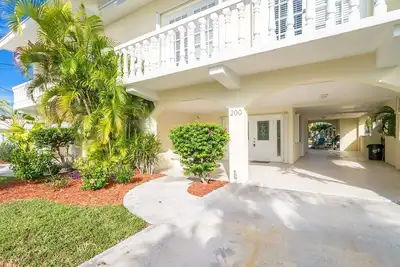 Image de P72 - Duplex de charme de 4 chambres avec plongée en eau profonde et accès Cabana Club.
