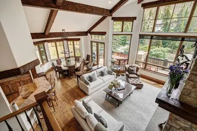 Image de Spacieux 5 Br privé maison de luxe avec bain à remous, pour 12 personnes!