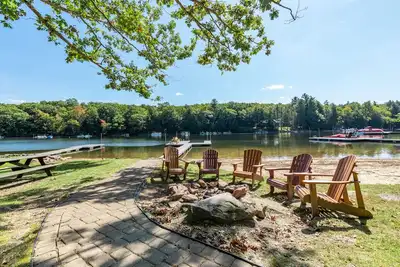 Image de Telstar. Accueil Lakefront w / Fire Pit & Hot Tub