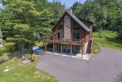 Image de Rock Lodge Retreat - Accueil Lake Area avec foyer et bain Ă remous