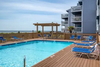 Image de Profitez de l'ascenseur pour faciliter l'entrée Sea Colony 16a, face à l'océan, piscine, vues parfaites!