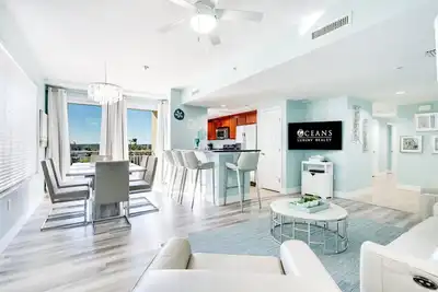Image de Promotions de juin! Condo Opus - Vue sur la mer et la rivière - 3br / 2ba # 401