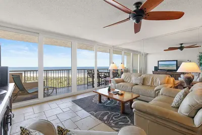 Image de Direct Oceanfront Condo avec une vue spectaculaire sur la plage