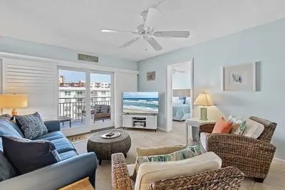 Image de Spacieux Beach Condo avec vue imprenable sur l'océan