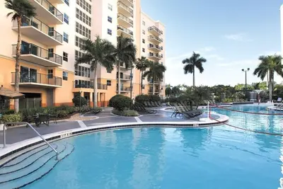 Image de Condo familial avec balcon privé, 4 piscines du complexe et River Beach à proximité