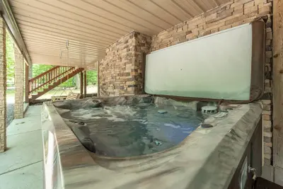 Image de Log Heaven- Lake Area Home w / Foyer extérieur et bois tranquilles