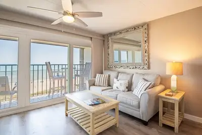 Image de En plein cœur de Carolina Beach avec une vue magnifique sur l'océan, à quelques pas de la promenade et de la plage!