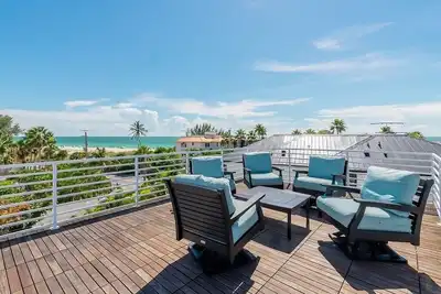 Image de Beach Side Paradise- Beautiful luxury 6 bedrooms with amazing views of the crystal blue waters of the Gulf of Mexico
