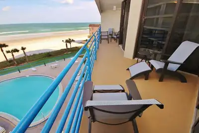 Image de Grande unité avec une belle chambre principale qui vous permet de vous réveiller à un magnifique lever de soleil
