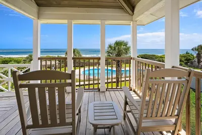 Image de Détendez-vous et détendez-vous dans cette superbe villa en bord de mer avec une vue spectaculaire