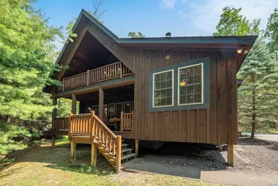 Image de Lake Chalet - Hot Tiub, cheminée dans une charmante communauté de chalets