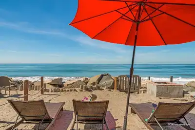 Image de Beau condo de plage w / plage semi-privée, Designer Décoré & A / C équipée