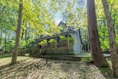 Image de Mountaineer- Lake Access Home avec les avantages de la communauté
