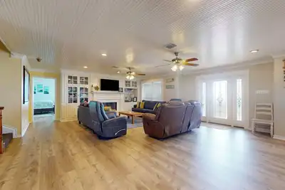 Image de Magnifique front de mer de 9 chambres - Parfait pour les mariages ou les réunions de famille - A Sea Glass Estate