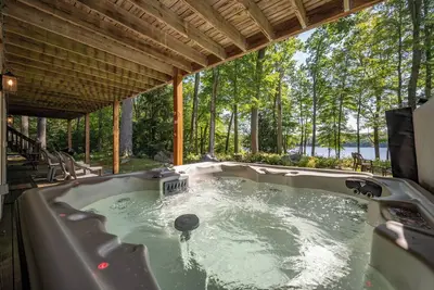 Image de Waters scintillants - Accueil au bord du lac dans une oasis privée de Deep Creek