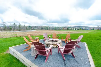 Image de Falcon's Rest- Zone au bord du lac \/ golf dans les espaces verts du secteur riverain