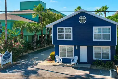 Image de The Lodge: 2 Story pouvant accueillir jusqu'à 8 * pavillon sur la plage * piscine chauffée