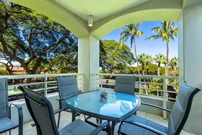 Image de Magnifiquement rénové! Vues partielles sur l'océan! Dernier étage! Palmiers à Wailea 1704