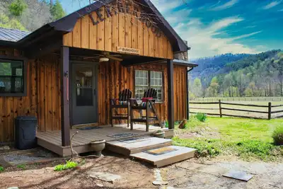 Image de Le Bunk House: 3 Br \/ 2 Ba cheval $$ Dans Ferguson, pour 6 personnes