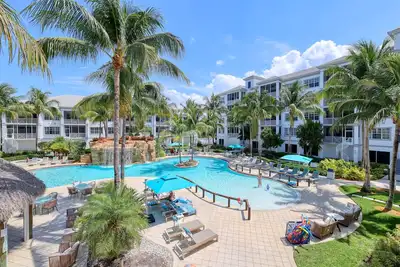 Image de Bit O Paradise - Condo spectaculaire donnant sur la piscine du complexe et à quelques minutes de la plage!