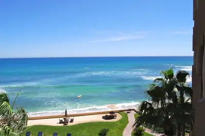 Beachfront 2 Br Condo avec vue sur l'océan sans fin - Wifi gratuit