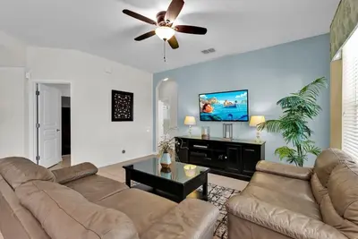 Image de Sud face à la piscine, minutes de Disney, salle de jeux, piscine privée / Spa!