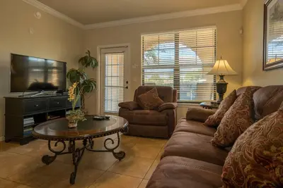 Image de 1st foor clean comfortable condo minutes Ă Disney World, resort pool