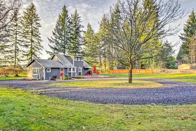 Image de Maison 2 étages rénovée 2 Mi à Gig Harbor historique